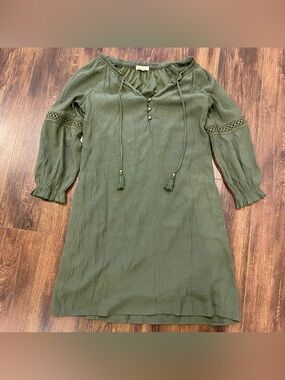 Boho style green long sleeved dress